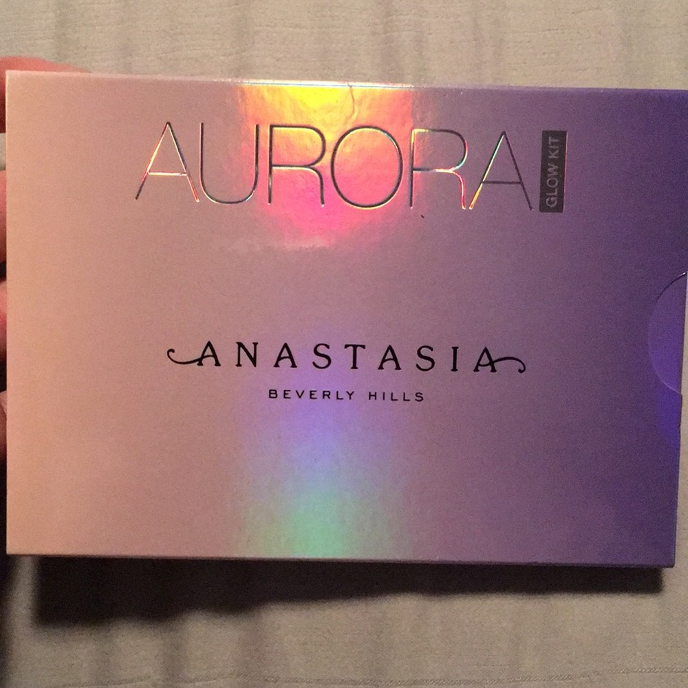 Perfect condition Aurora glow kit by Anastasia